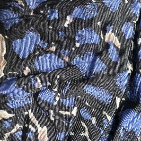 BEBE cinch bodycon cap sleeve mini dress with front zipper detail - Picture 3 of 6